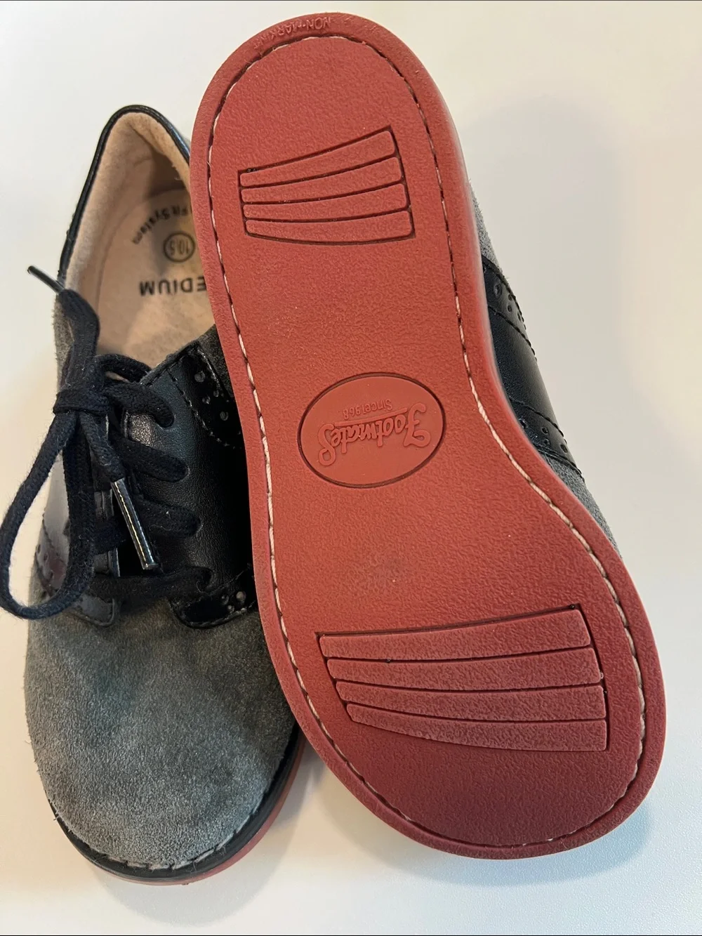 Unisex Gray and Black Oxford Shoes - 10.5 suede tie saddle shoes